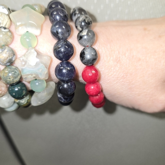 10mm Black Labradorite Larvakite And Red Gemstone Bracelet - Picture 5 of 5